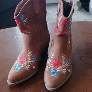 Western Embroidered Brown Ankle Boots